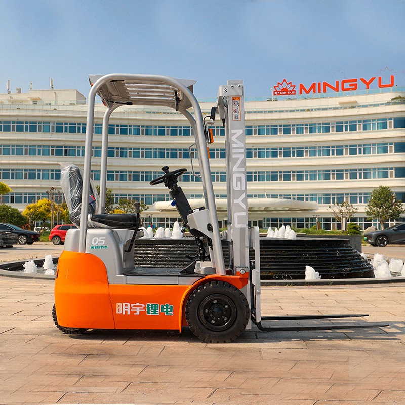 MYZG compact electric forklift for warehouse pedestrian safety planning