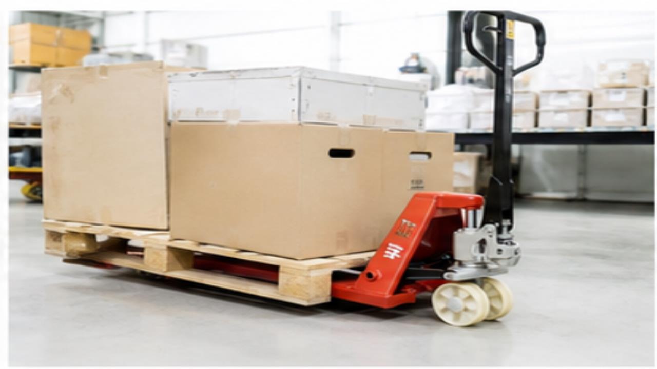 CBY Hand Pallet Truck operating scene