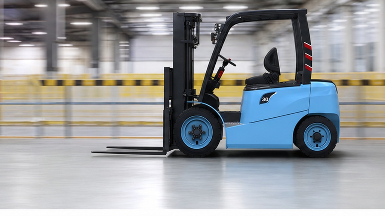 CPD30new Electric Forklift bright operating scene