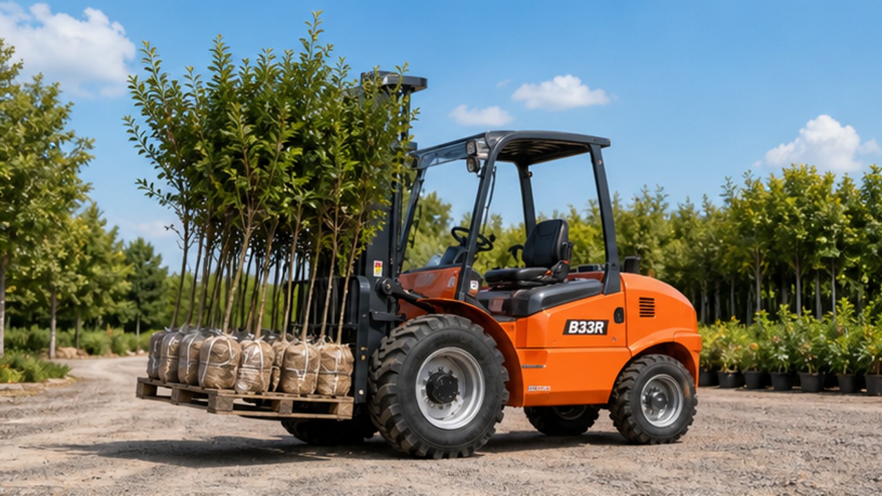 B33R rear-pivot rough-terrain forklift in a customer application scene