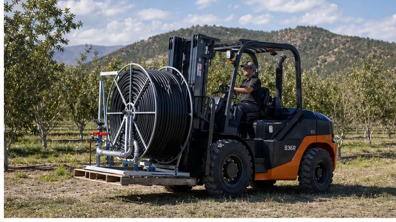B36R rear-pivot rough-terrain forklift in a customer application scene