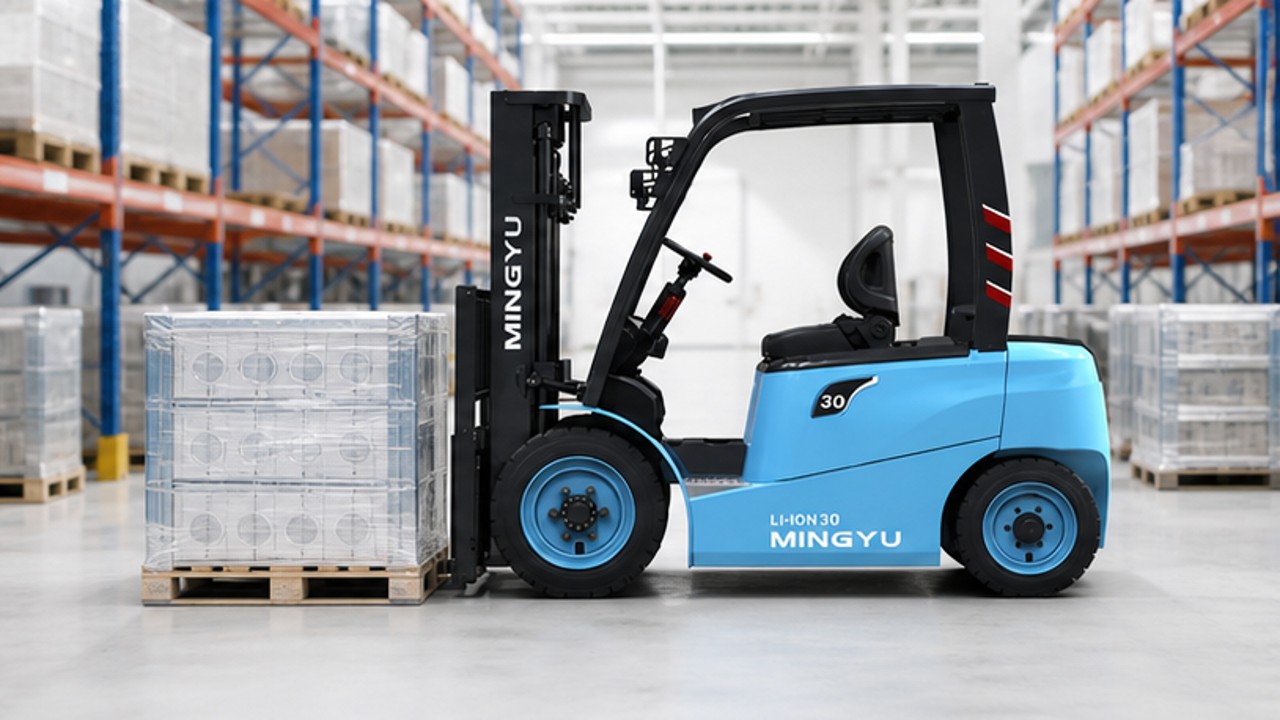 Related Remote Control Rough Terrain Forklift 1 bright operating scene