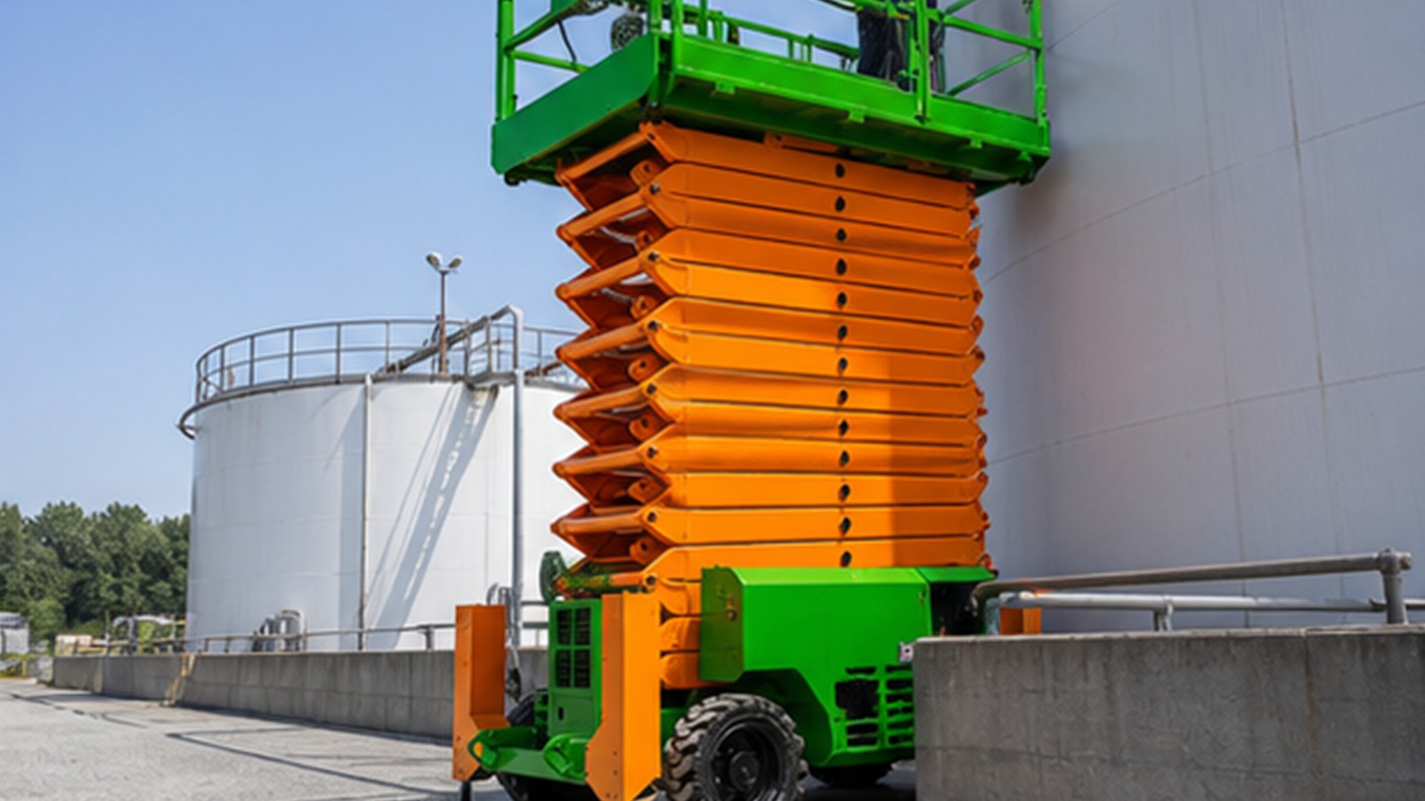 ZGTT06 telescopic aerial platform application scene