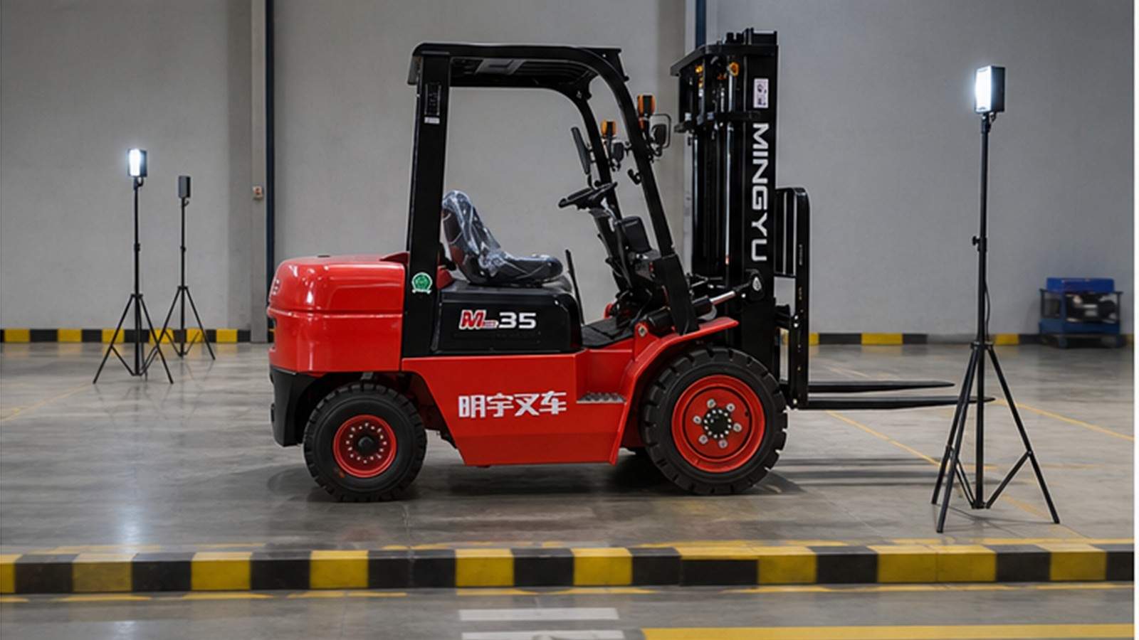CPC30 diesel forklift application scene