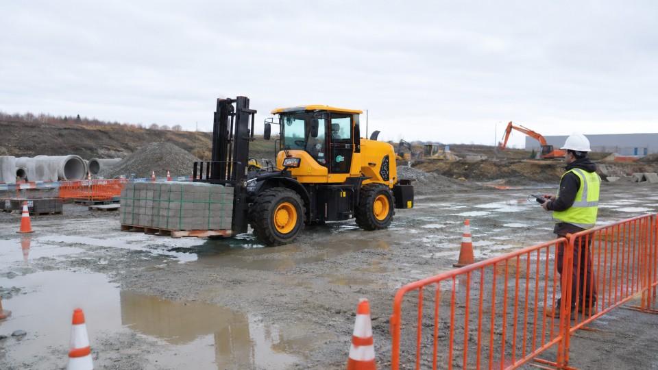 B28 off-road forklift in a September 2026 work scenario