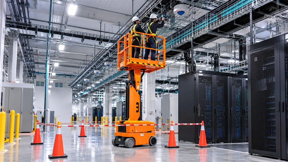 ZG-DZ-10SD aluminum lift in a October 23, 2026 work scenario