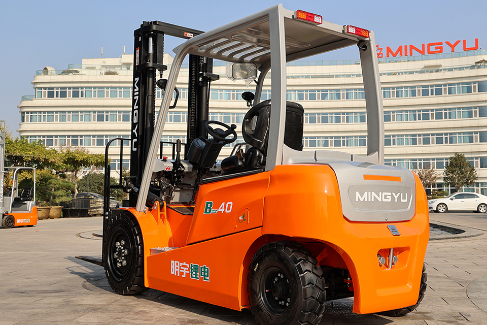 why do forklifts have high reaction distance to stop