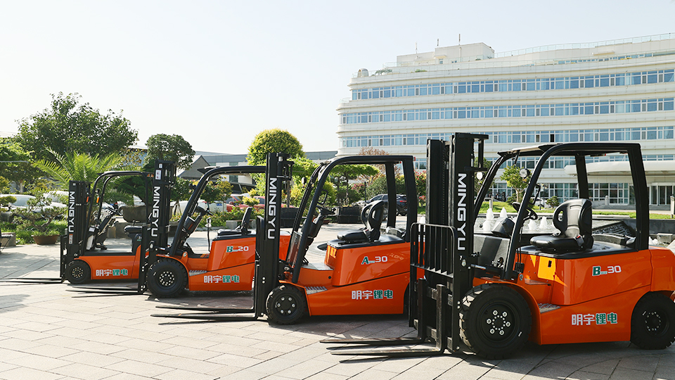 how much can a forklift pick up