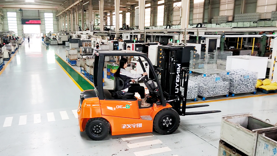 how long does it take to charge a forklift battery