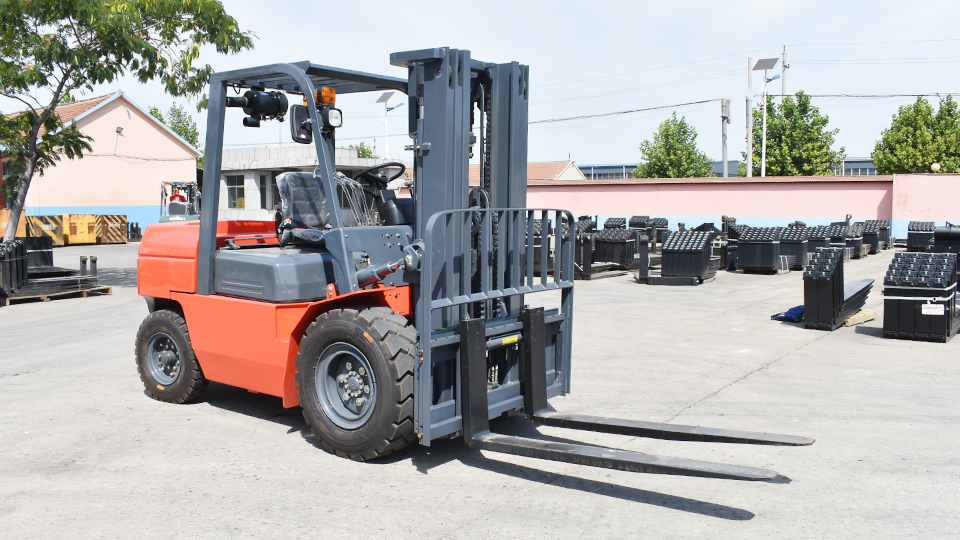 what is the mast on a forklift