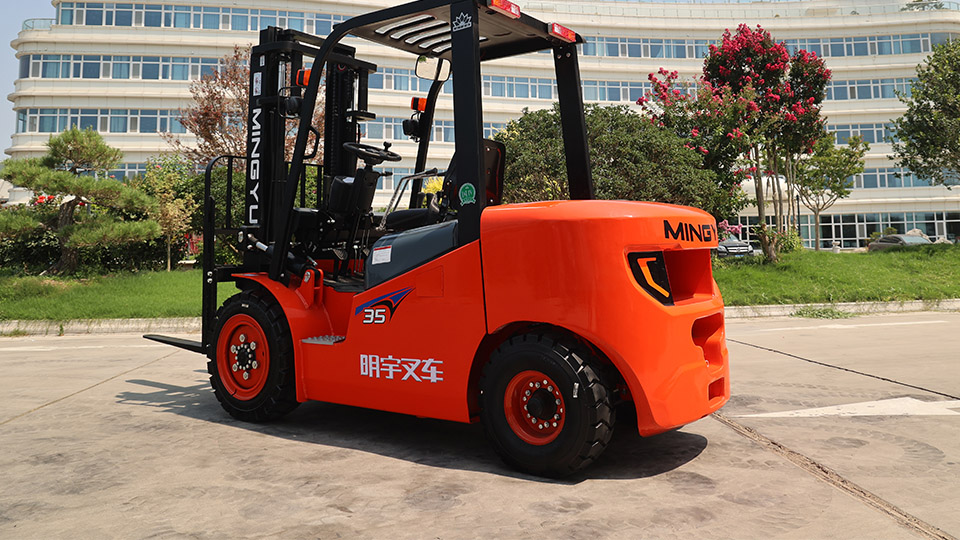 How to operate a forklift safely
