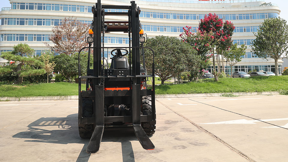 What's the Right Way to Move Pallets with a Forklift?