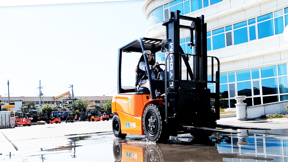 Which End of Pallet: Industry Standards for Lifting Pallets with Forklifts