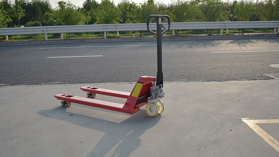 What is the maximum weight for a pallet truck?