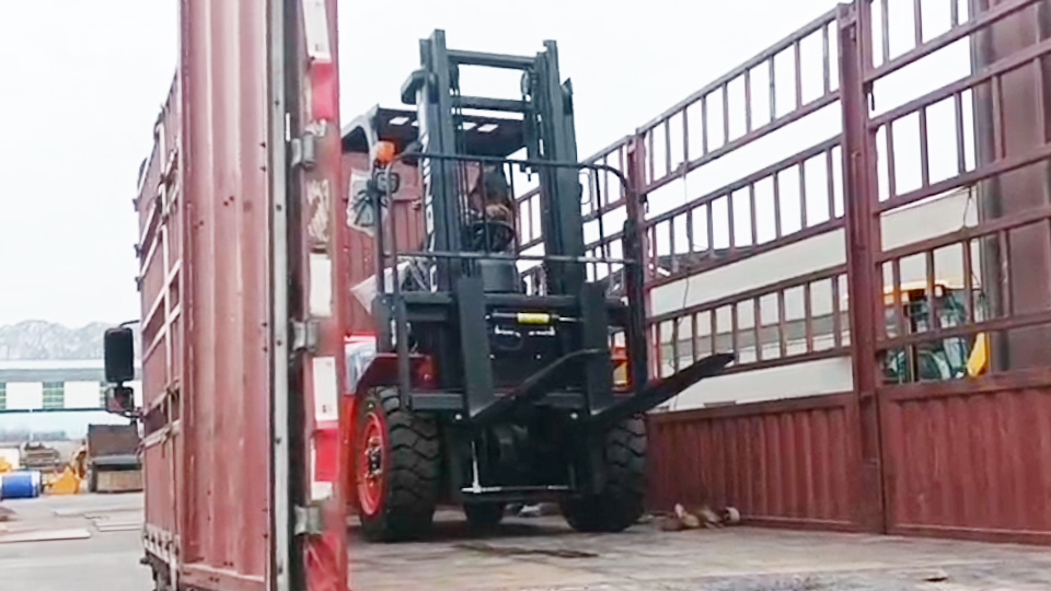 Where can I get a forklift on rent at reasonable rates?