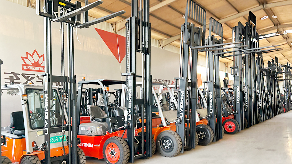 What is the difference between a reach truck and a forklift?