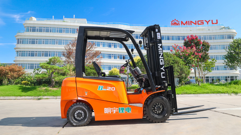 How many hours do electric forklifts last?