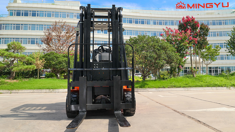 Are electric forklifts better than gas?