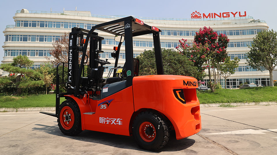 Do electric forklifts need water?
