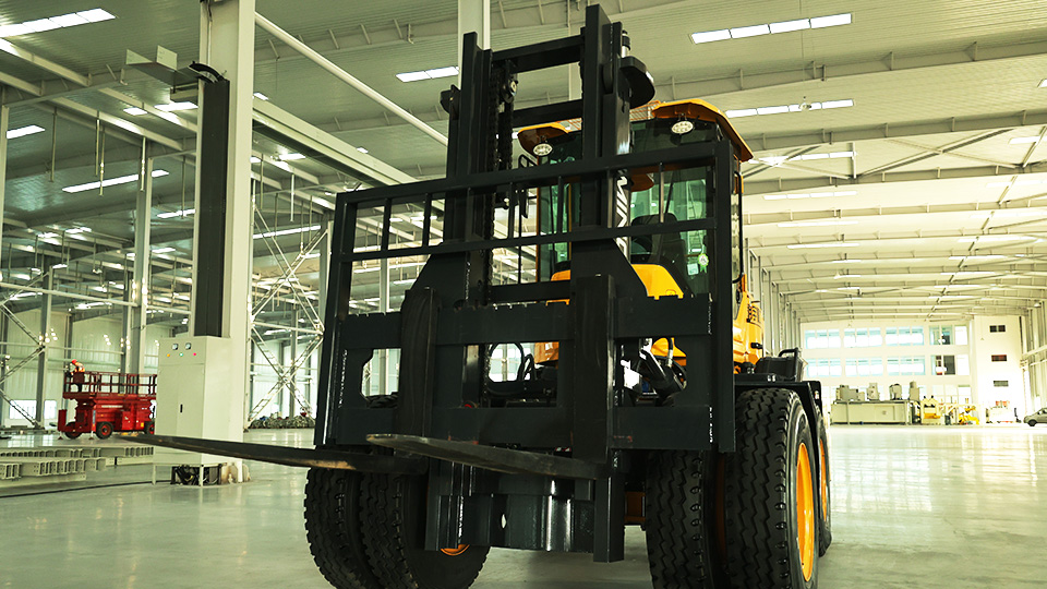 What kind of forklift truck do you use on rough ground?
