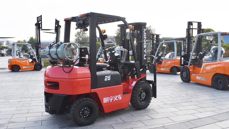 What is the difference between a truck mounted crane and a rough terrain crane?