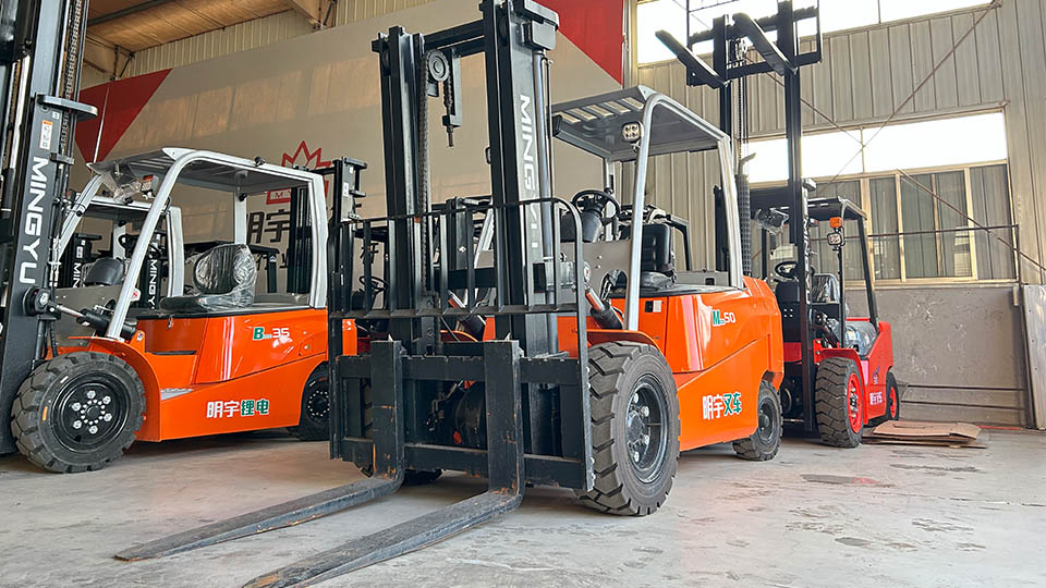 Do forklift tires have tubes?