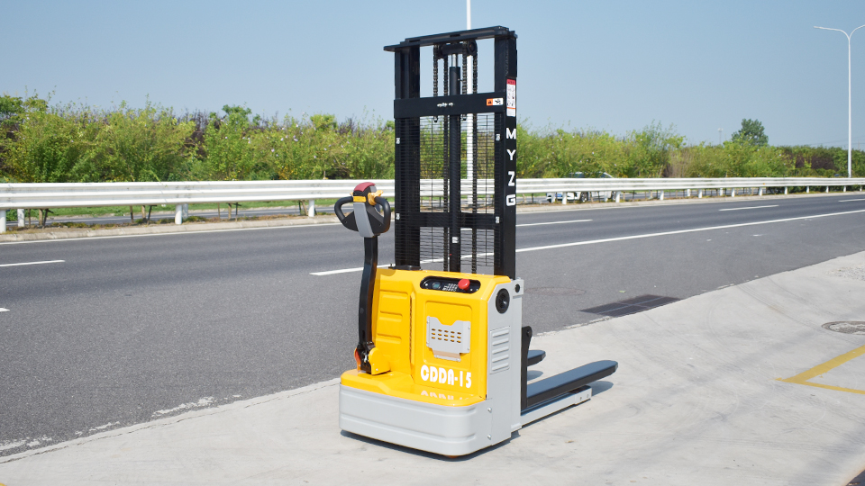 How many types of stacker are there?