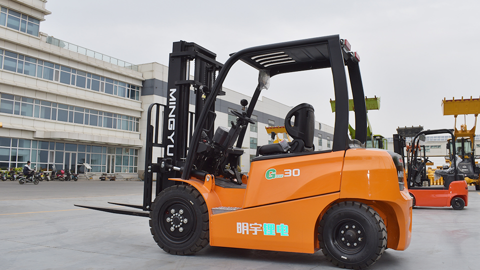 how heavy is a forklift battery