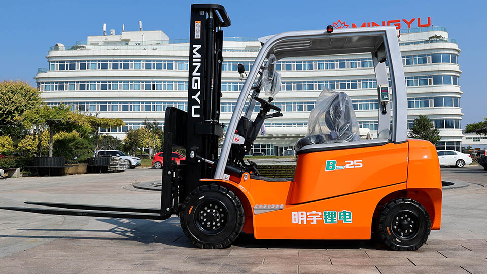 how long do electric forklift batteries last