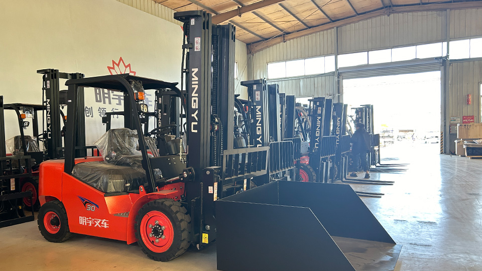 how many tons can a forklift carry