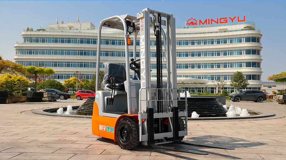how many hours do forklifts last