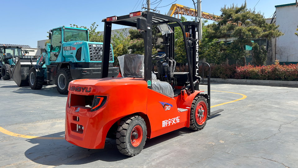 where do you put the water in a propane forklift
