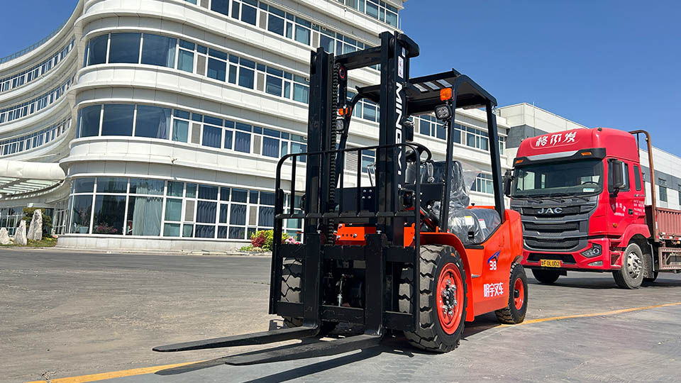 how heavy is a standard forklift