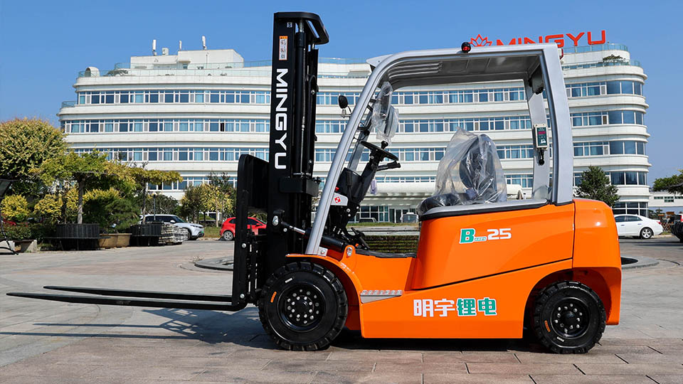 how does a toyota forklift work