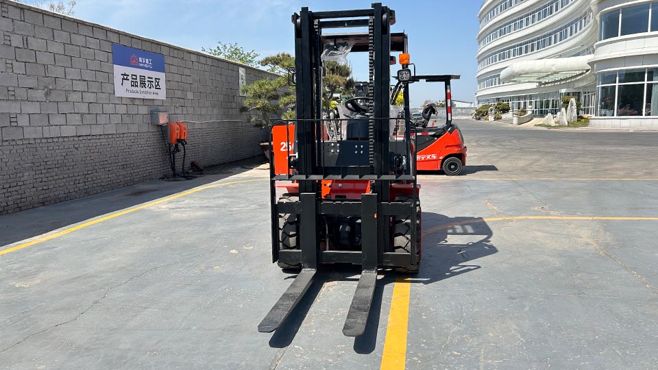 how much does a toyota forklift weigh