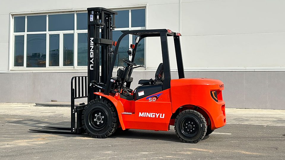 How does the power source affect forklift performance?