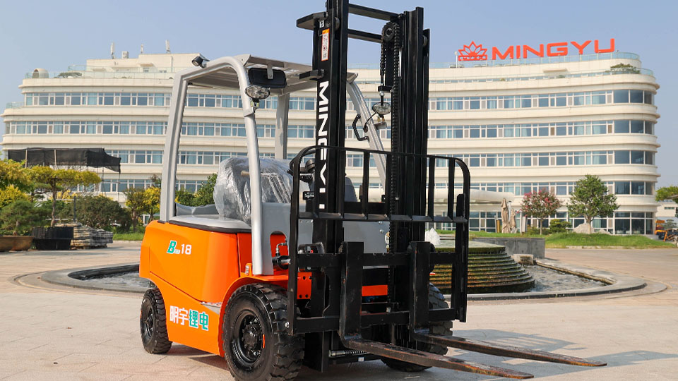 how much do forklift mechanics make