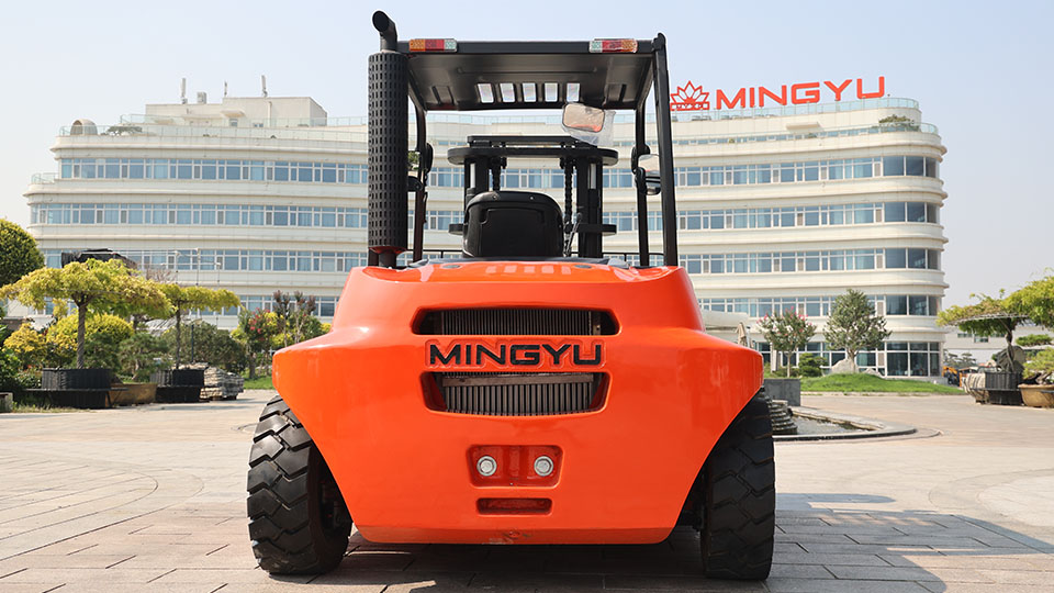 What are the specific advantages of electric forklifts?