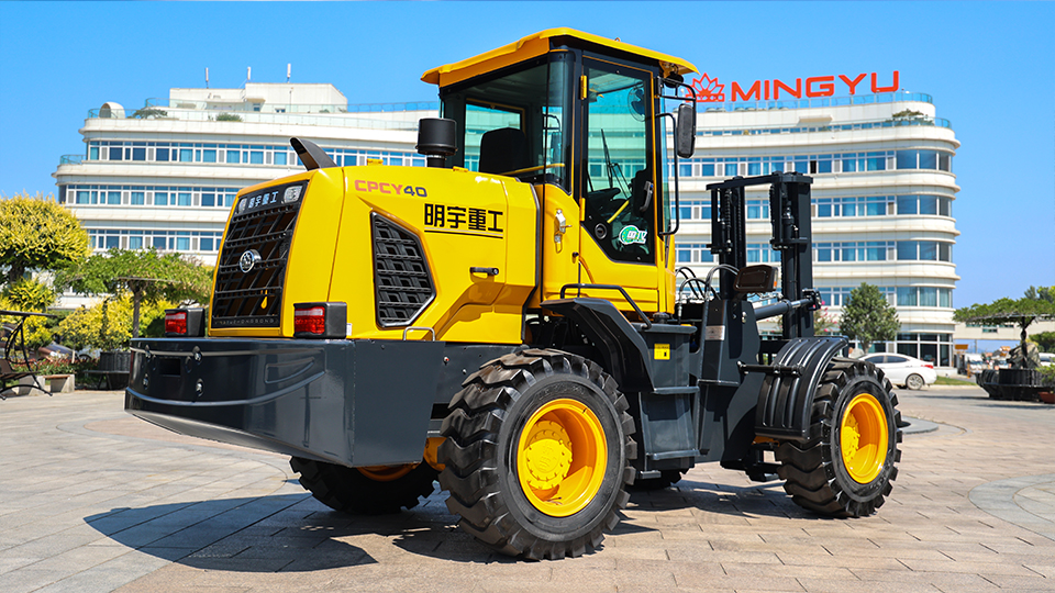 why are there 2 brake pedals on doosan forklift