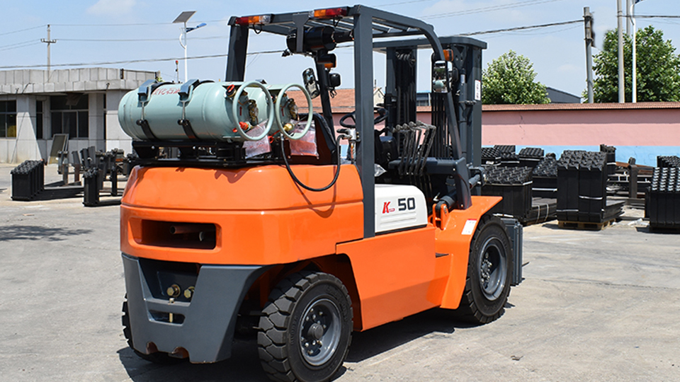 what is the fulcrum on a forklift