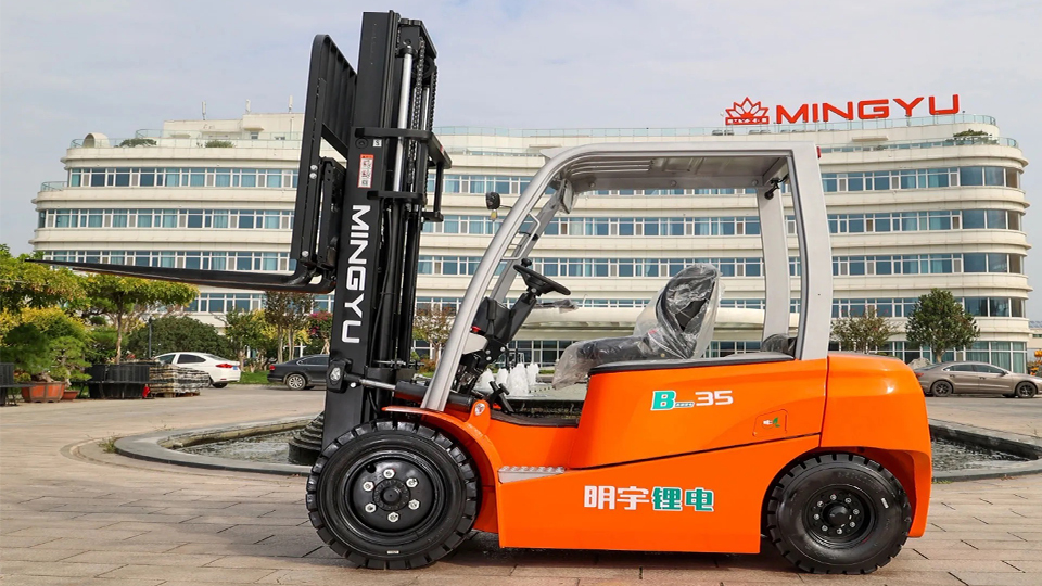 what three points make up a forklift's stability triangle