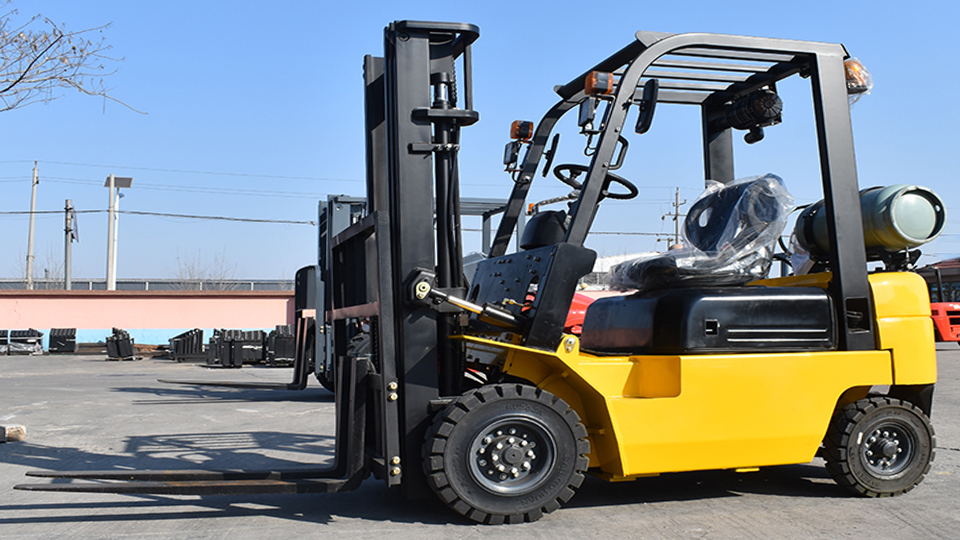 What is the fuel tank capacity of the forklift? 