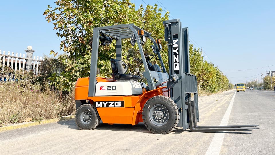 how does a forklift work