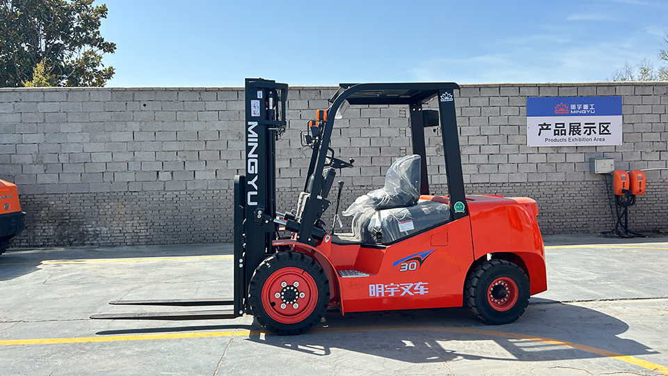 what is a forklift mast