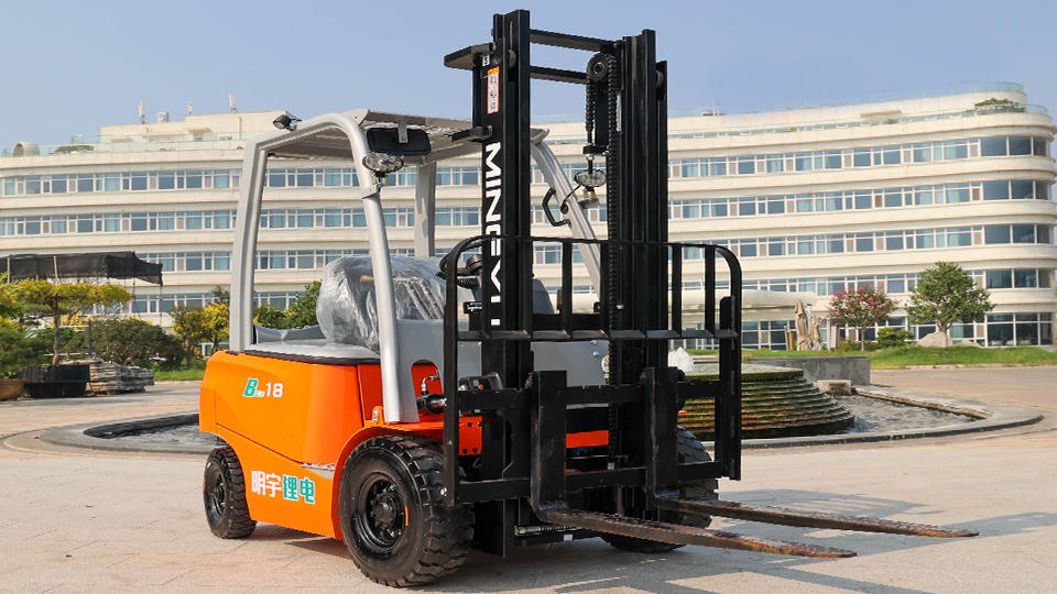 Diesel vs. lithium-ion forklifts: Which has lower total operating costs?