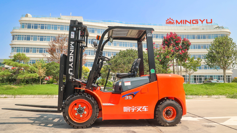How does articulation improve forklift stability on uneven ground