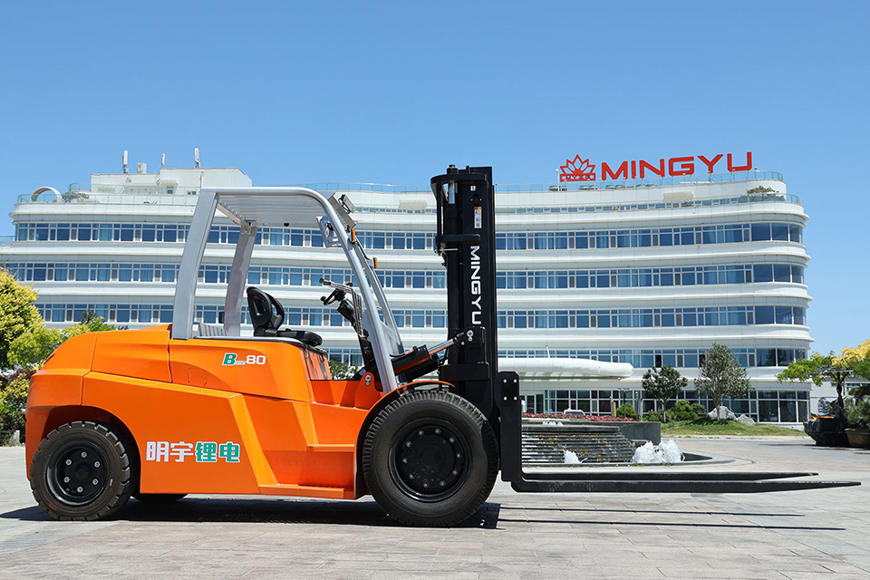 Forklift Tire Wear Judgment and Replacement Standards: Maintenance Differences Between Solid Tires and Pneumatic Tires