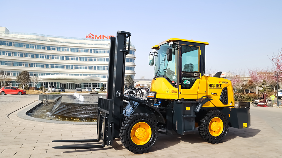 How to drive off-road forklift safely on gravel?