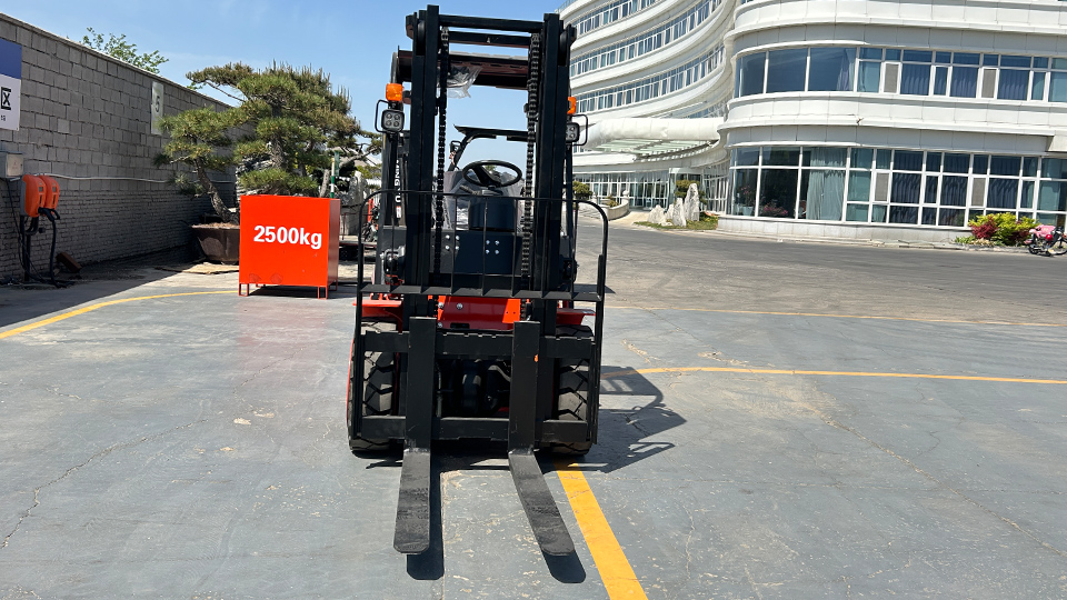 what is the center of gravity on a forklift
