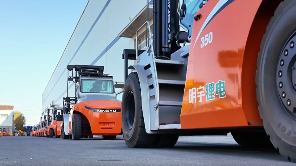 why forklift turn on rear